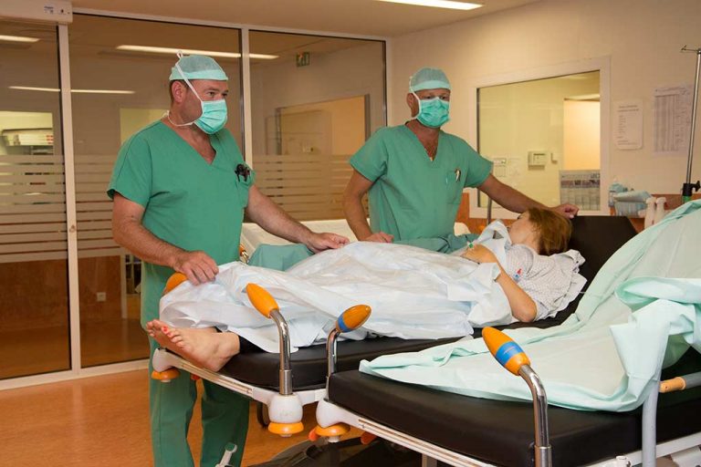 Le médipôle de savoie Brancardier - Salle De Réveil