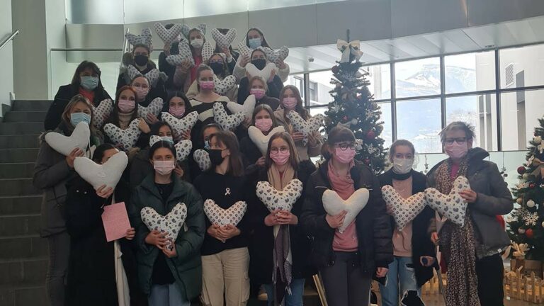 Des Coussins Coeur Pour Médipôle De Savoie